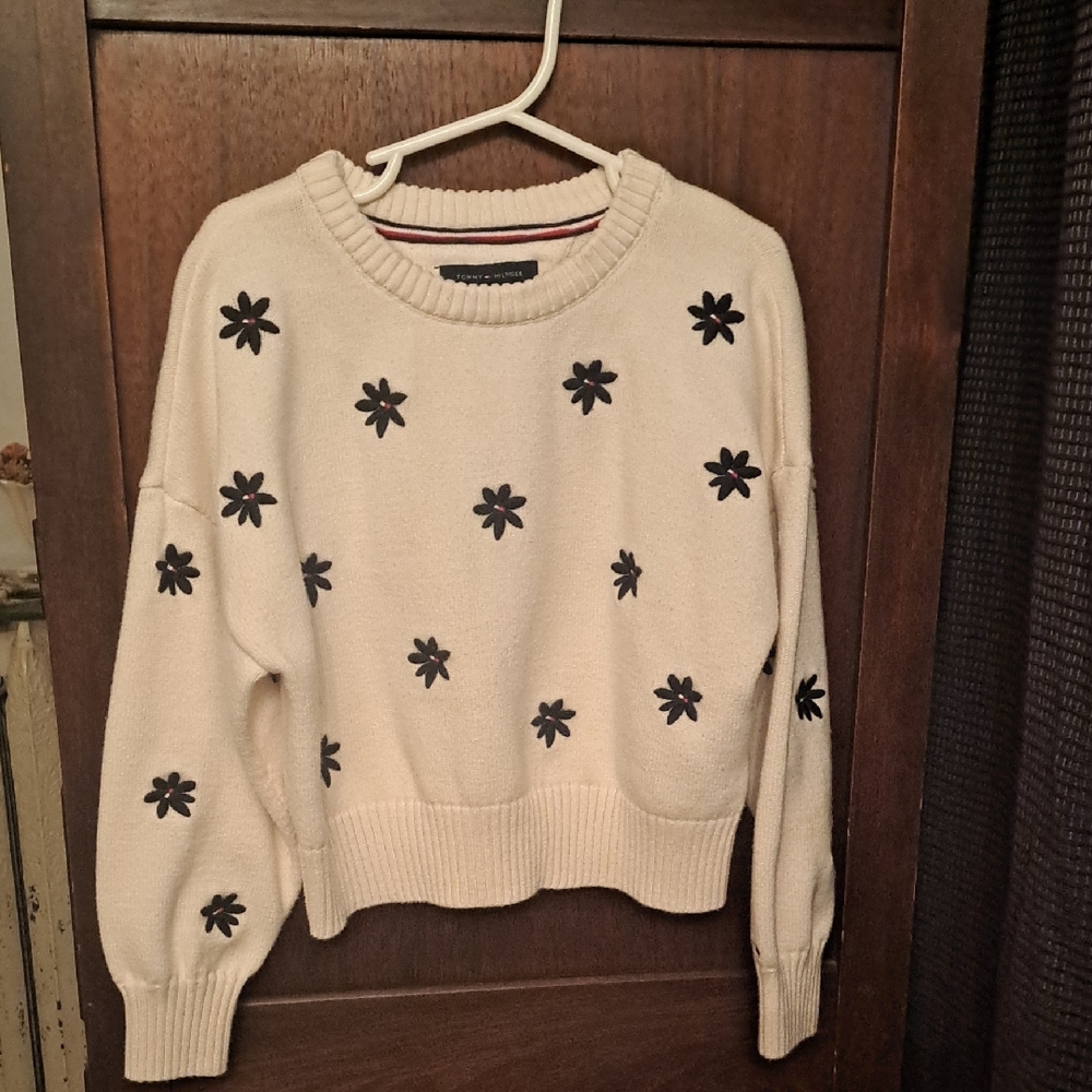 Tommy Hilfiger Girls Size S(6/7) White Sweater With Black Logo Daisies